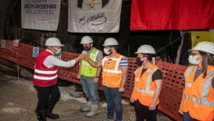 Narlıdere metrosunda bayramlaşma