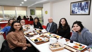 Başkan Selvitopu, öğrencilerin yeni yılını kutladı 