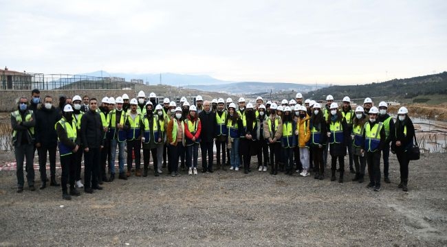 Mühendislik öğrencileri Karabağlar'daki örnek projeyi inceledi 