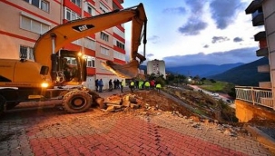 Narlıdere'de çöken istinat duvarına Büyükşehir önlemi