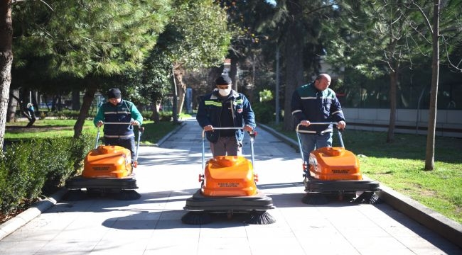 Bornova'ya yeni süpürme araçları