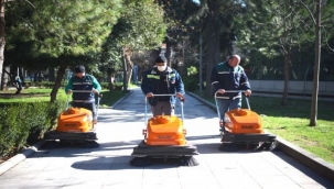 Bornova'ya yeni süpürme araçları