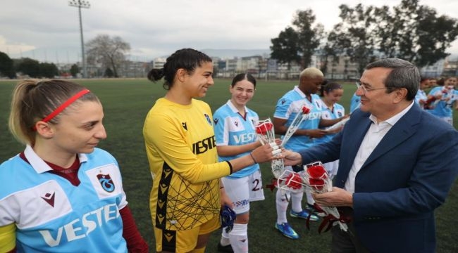 Batur'dan maç öncesi Kadınlar Günü kutlaması