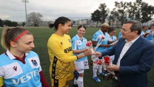 Batur'dan maç öncesi Kadınlar Günü kutlaması