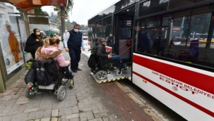 ESHOT otobüslerine tekerlekli sandalye ayarı