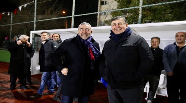 Futbolun efsaneleri Karşıyaka'da sahaya çıktı