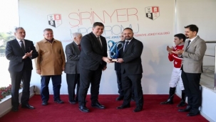 Hipodromda Karşıyaka rüzgarı