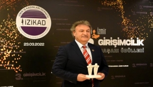 İZİKAD'dan Başkan İduğ'a ödül