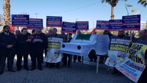 Tabut şeklindeki arabayı kefenlediler