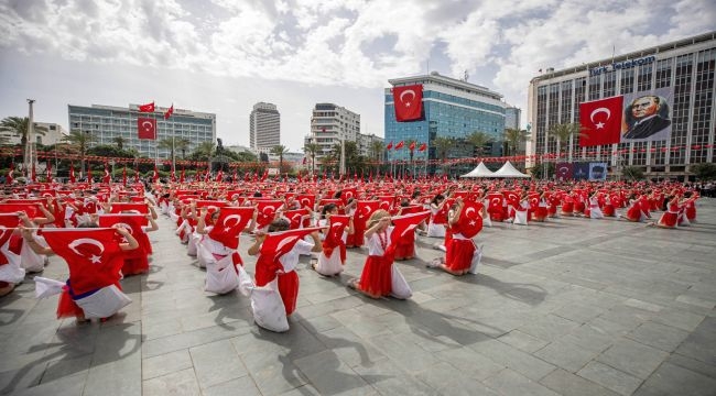 23 Nisan coşkusu İzmir'de sürüyor