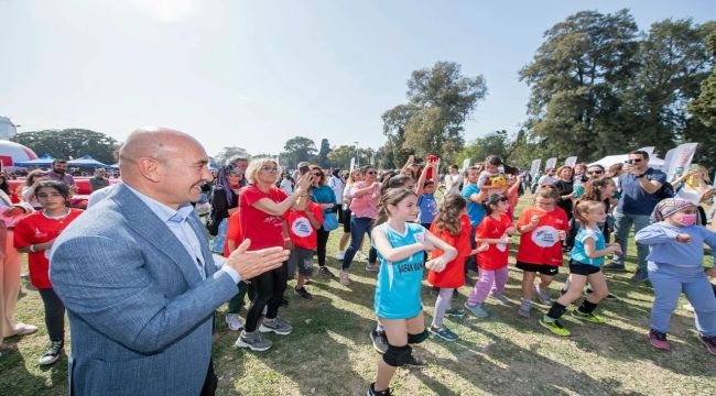 Başkan Soyer, küçük sporcularla buluştu