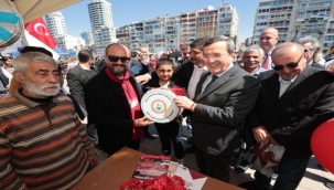 Dünya Roman Günü'ne Konak'ta renkli kutlama