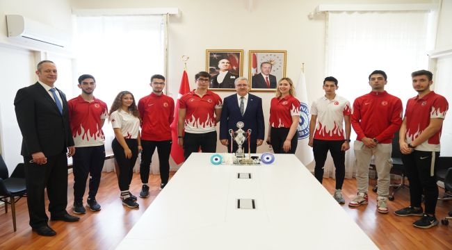 Ege Üniversitesi öğrencilerinin Taekwondo başarısı