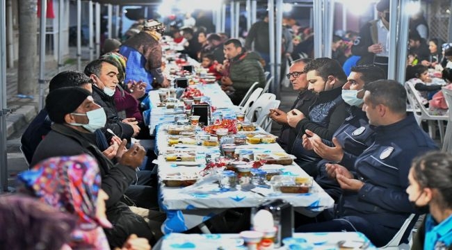 İZDENİZ personelinden bin kişilik iftar