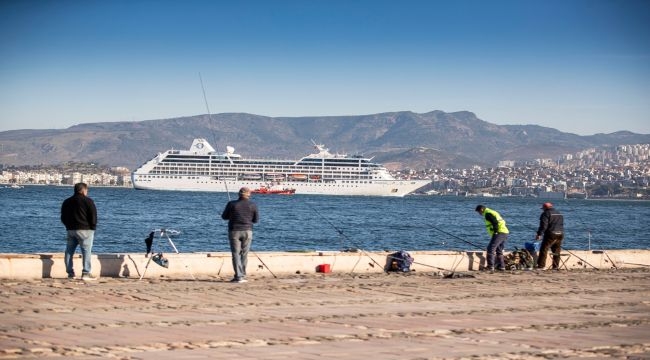 İzmir'e 6 yıl sonra sonra gelen ilk kruvaziyer