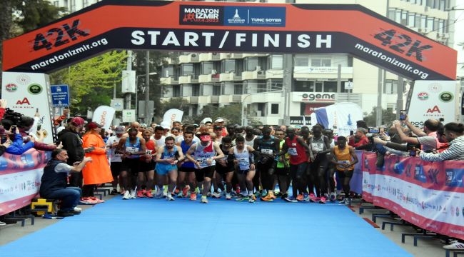 Maraton İzmir'de yeniden rekor