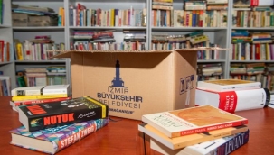 Muhtar diğer mahalleler için kitap bağışladı