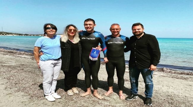 Sakız Adası'ndan Çeşme'ye yüzen ilk otizmli sporcu