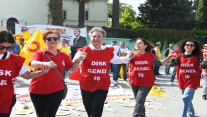 Başkan İduğ, işçilerle el ele