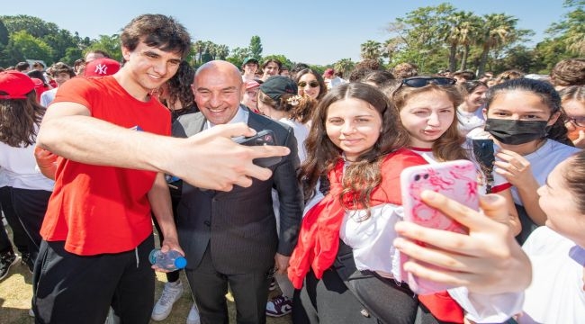 Başkan Soyer 19 Mayıs kutlamalarına katıldı