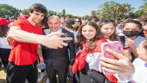 Başkan Soyer 19 Mayıs kutlamalarına katıldı