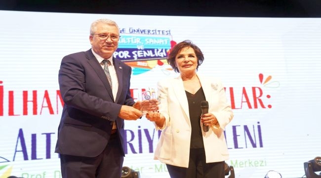 Ege'de "İlham Veren Yıldızlar: Altın Kariyer Şöleni" 