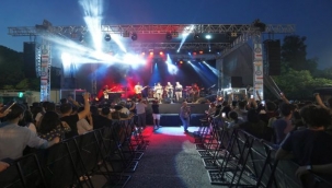 Egeli gençlerin şenlik coşkusu konserlerle devam etti