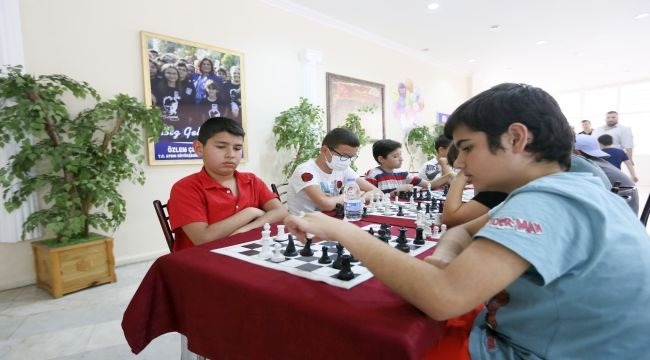 Genç satranççılar yetişiyor