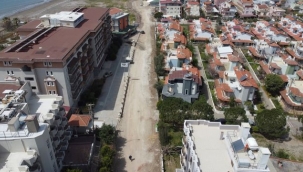 Gümüldür Gece Pazarı'nın yolları yenileniyor