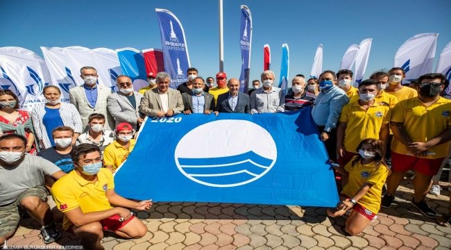 İzmir'de "Plajların rengi: Mavi"