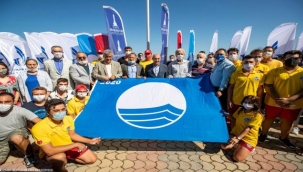 İzmir'de "Plajların rengi: Mavi"