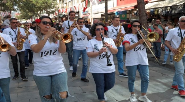 Karşıyaka Hıdırellez'i coşkuyla karşıladı