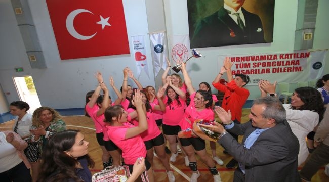 Kız öğrenci yurtları arası voleybol turnuvası