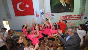 Kız öğrenci yurtları arası voleybol turnuvası