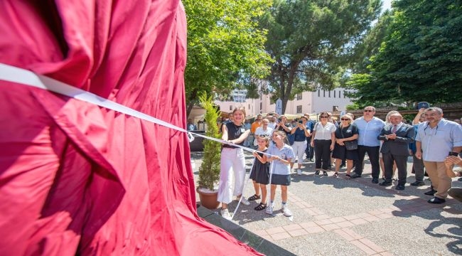 Ahmet Piriştina heykeli APİKAM'da açıldı