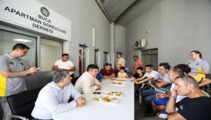 Başkan Kılıç'tan apartman görevlilerinin çocuklarına sürpriz