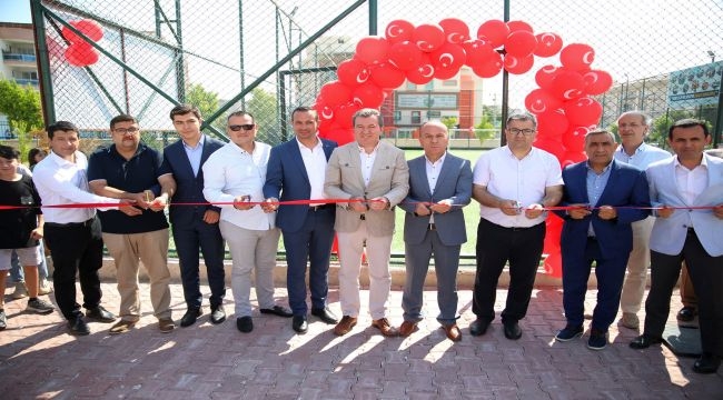 Başkan Koştu, Bergama'da halı sahaların açılışını yaptı