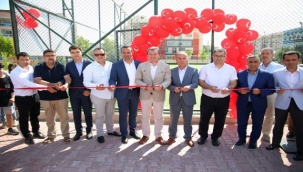 Başkan Koştu, Bergama'da halı sahaların açılışını yaptı