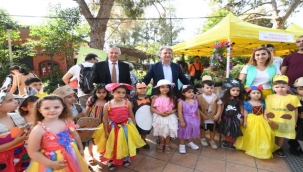 Çevre Günü'nde miniklerden atık defilesi