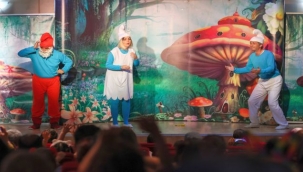 Dev Şirinler Gargamel'e Karşı Buca'da
