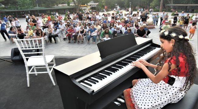 "Gençlerin hayat yolculuklarında yanındayız"