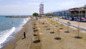 Güzelbahçe'de plaj temizliği