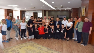 Menemenli sporculardan şampiyonluk