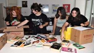 Kitap aldılar, kütüphane kurdular