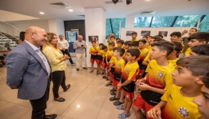 Mardinli çocuklar Başkan Soyer'i ziyaret etti