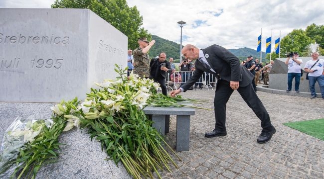 Srebrenitsa Soykırımı'nın kurbanları anıldı