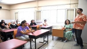 Üniversiteye hazırlanan gençlere anlamlı destek