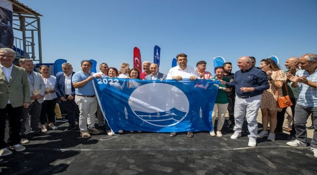 Akarca plajı mavi bayrağını geri aldı