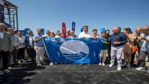 Akarca plajı mavi bayrağını geri aldı