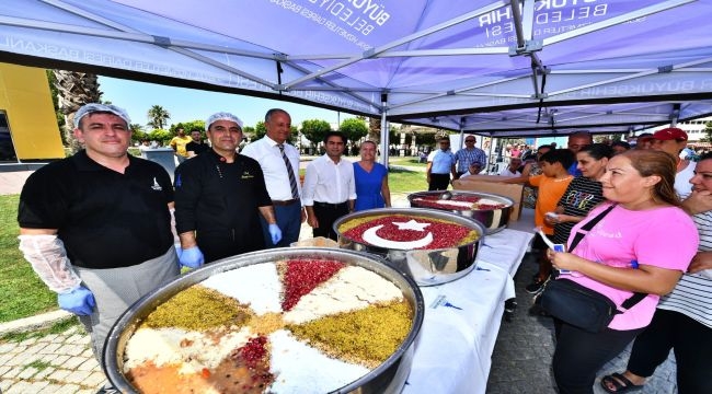 Aşure bereketi 12 bin kişiyle paylaşıldı